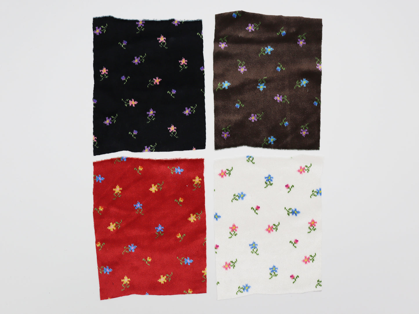 【25SS-132】小花柄プリントストレッチベロア　/0.5ｙあたり = ～1040円