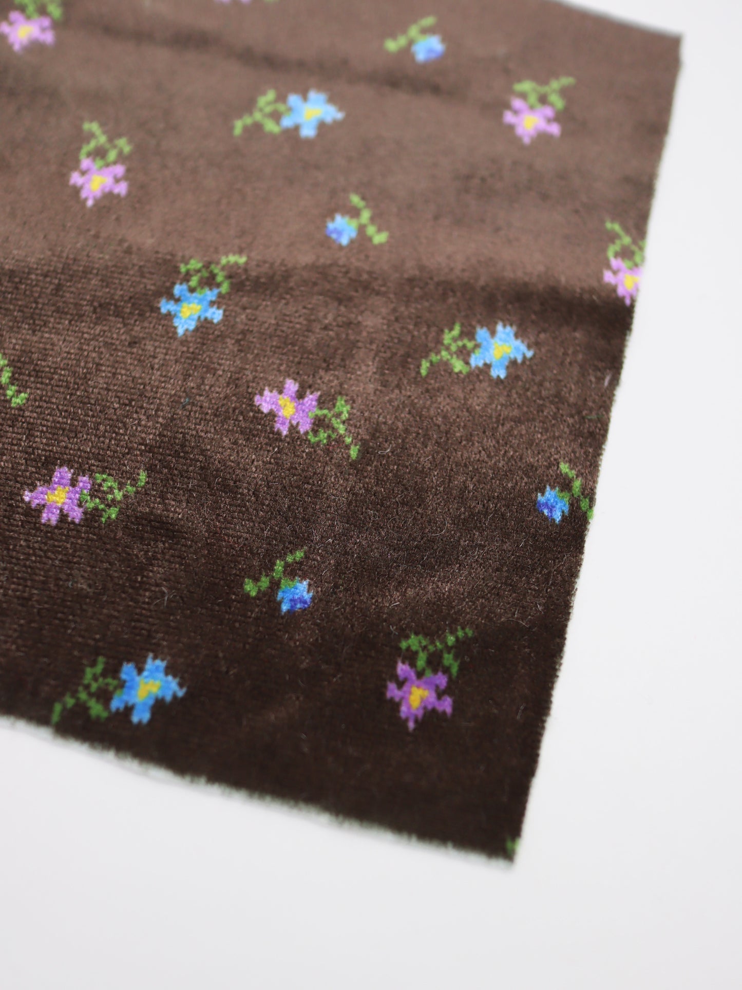 【25SS-132】小花柄プリントストレッチベロア　/0.5ｙあたり = ～1040円