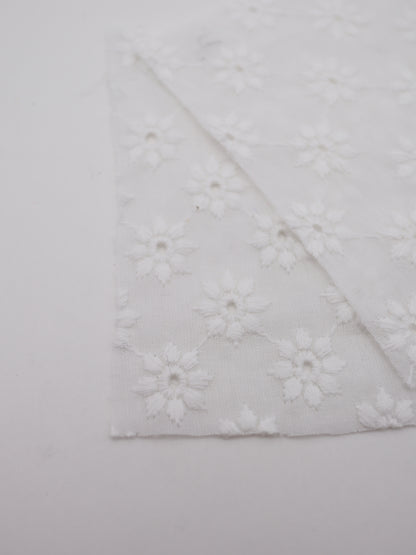 綿100%・幾何学フラワー刺繍ローン生地｜【生地幅】約142センチ 【混率】綿100％｜春夏ブラウス・ワンピ・子供服向け