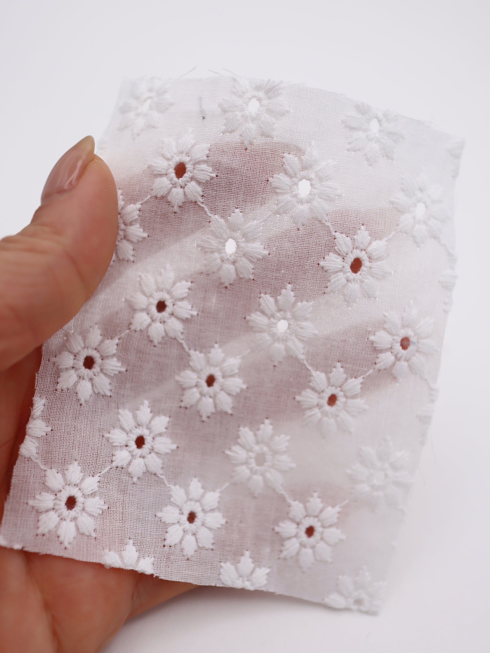 韓国生地　刺繍レース生地　花柄レース