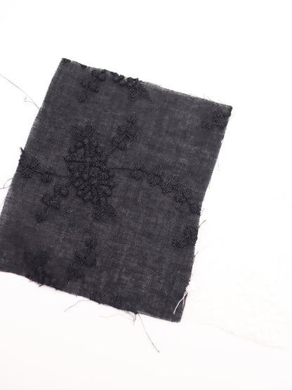 綿100%・草木柄ボタニカル刺繍ローン生地｜【生地幅】約132センチ 【混率】綿100％｜春夏ブラウス・ワンピ・子供服向け