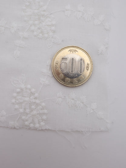 綿100%・草木柄ボタニカル刺繍ローン生地｜【生地幅】約132センチ 【混率】綿100％｜春夏ブラウス・ワンピ・子供服向け