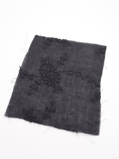 綿100%・草木柄ボタニカル刺繍ローン生地｜【生地幅】約132センチ 【混率】綿100％｜春夏ブラウス・ワンピ・子供服向け