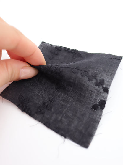 綿100%・草木柄ボタニカル刺繍ローン生地｜【生地幅】約132センチ 【混率】綿100％｜春夏ブラウス・ワンピ・子供服向け