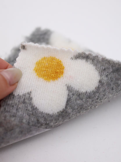ホワイトデイジーフラワー柄ボア生地｜【生地幅】約147センチ 【混率】ポリエステル100%｜ドッグウェア・KIDSウエア・冬用アウター・冬雑貨向け｜26AW-360