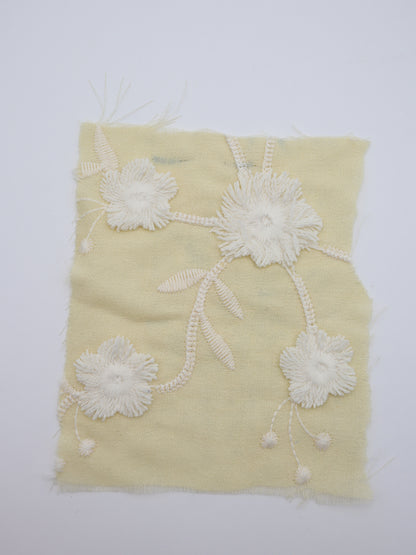 立体フリンジフラワー刺繍・ポリエステルボイル生地｜【生地幅】約127センチ 【混率】ポリエステル100％｜ドッグウェア・セレモニードレス・スカート向け