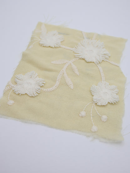 立体フリンジフラワー刺繍・ポリエステルボイル生地｜【生地幅】約127センチ 【混率】ポリエステル100％｜ドッグウェア・セレモニードレス・スカート向け