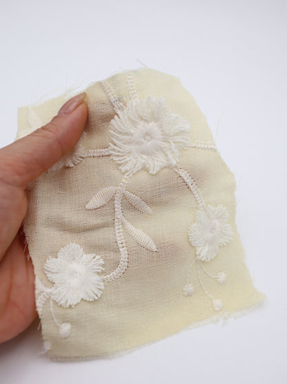 立体フリンジフラワー刺繍・ポリエステルボイル生地｜【生地幅】約127センチ 【混率】ポリエステル100％｜ドッグウェア・セレモニードレス・スカート向け