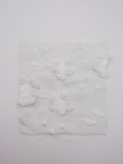 立体フリンジフラワー刺繍・ポリエステルボイル生地｜【生地幅】約127センチ 【混率】ポリエステル100％｜ドッグウェア・セレモニードレス・スカート向け