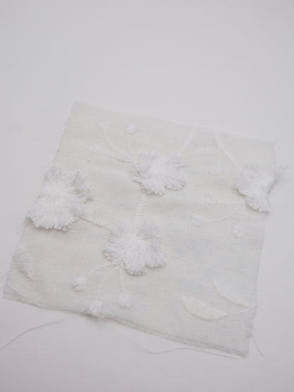 立体フリンジフラワー刺繍・ポリエステルボイル生地｜【生地幅】約127センチ 【混率】ポリエステル100％｜ドッグウェア・セレモニードレス・スカート向け