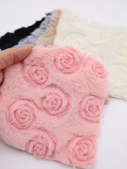 ローズモチーフテープ刺繍ショートファー生地｜【生地幅】約137センチ 【混率】ポリエステル100%｜ドッグウェア・KIDSウエア・部分づかい・冬雑貨向け｜26AW-404
