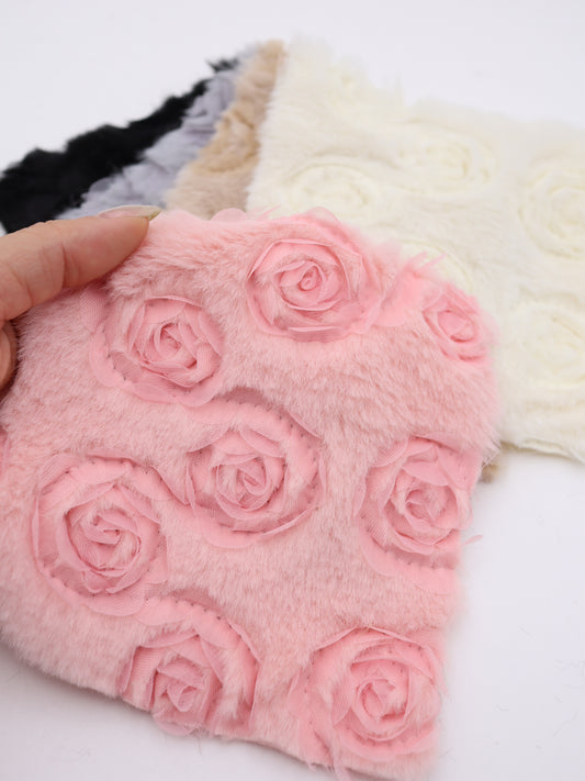 ローズモチーフテープ刺繍ショートファー生地｜【生地幅】約137センチ 【混率】ポリエステル100%｜ドッグウェア・KIDSウエア・部分づかい・冬雑貨向け｜26AW-404