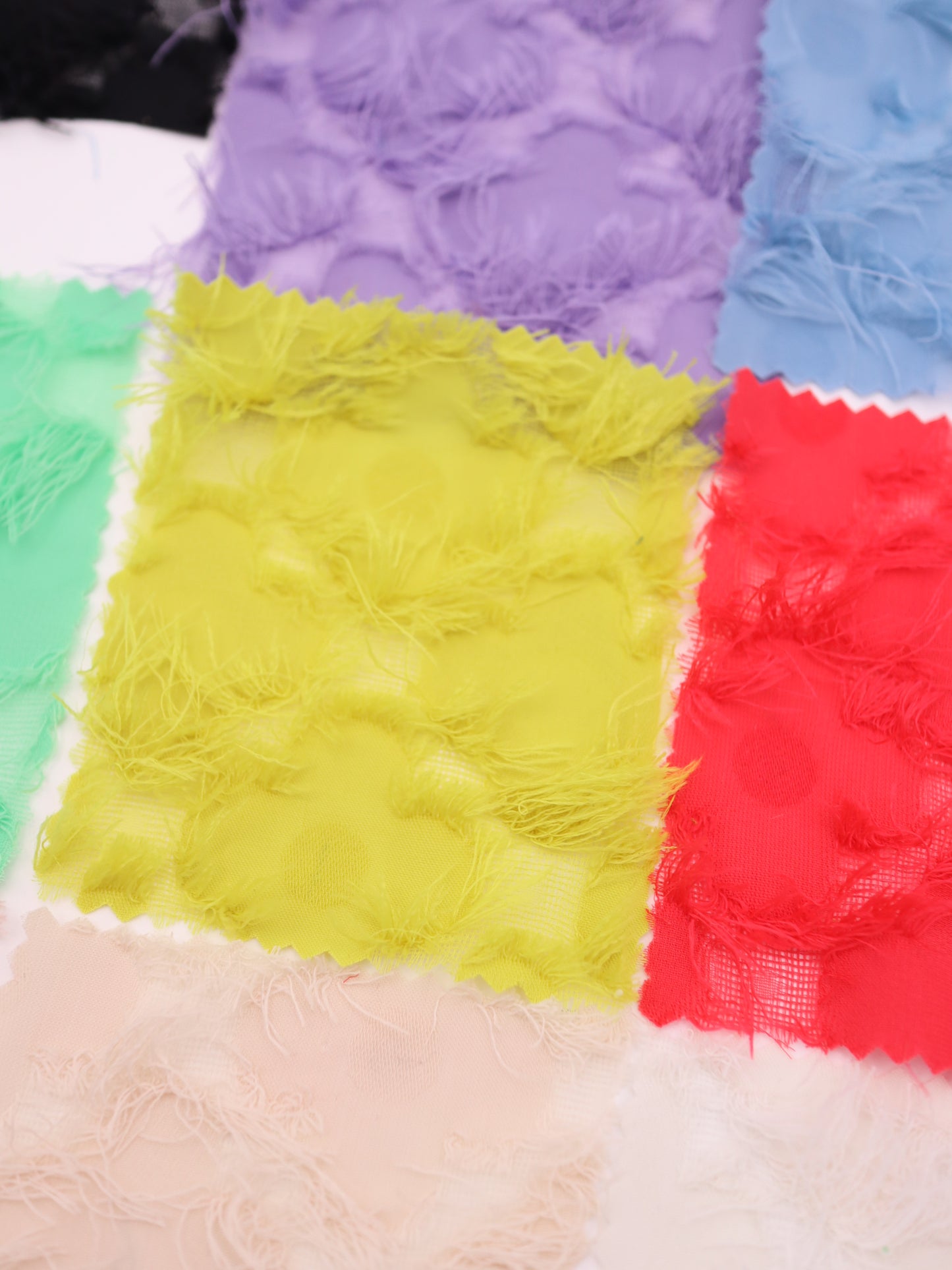 フェザーフリンジ・ジャガードシフォン生地｜【生地幅】約137センチ 【混率】ポリエステル100％｜ドッグウェア・春夏ブラウス・ドレス向け
