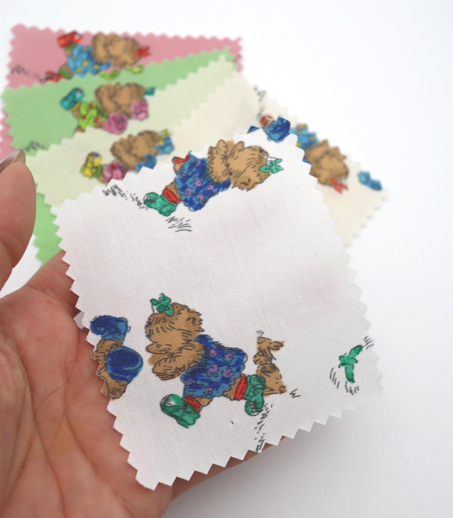 【25SS-246】追いかけっこクマちゃんプリント綿ローン　/0.5ｙあたり = ～850円