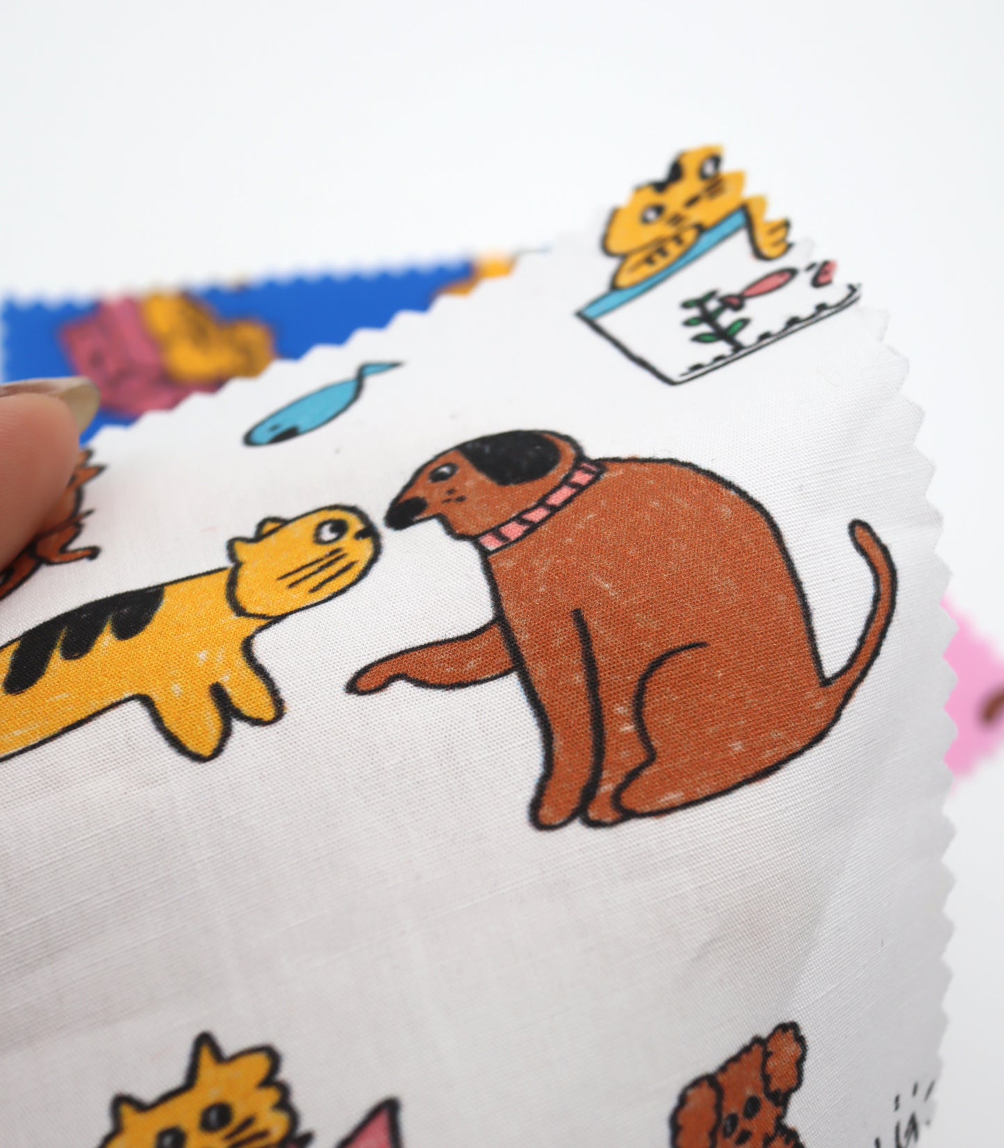 【25SS-253】仲良しワンにゃんずプリント綿ローン　/0.5ｙあたり = ～850円