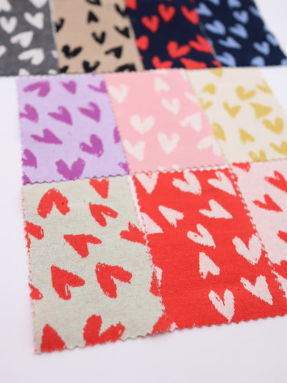 落書き風ハート・二重織りジャガードニット生地｜綿混・高復元・リバーシブル｜ドッグウェア・ベビーアパレル向け｜26SS-052【生地仕入れ代行卸】
