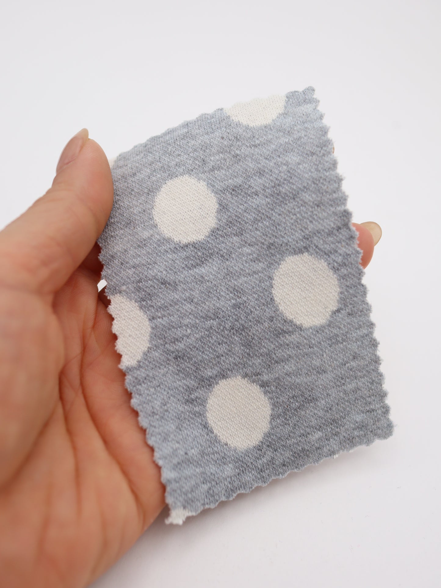 大ドット先染めジャガード・二重織ニット｜132cm幅・綿80%ポリ20%・中肉・先染め・高ストレッチ・ソフト質感・高吸湿｜ドッグウェア・春夏プルオーバー・パンツ・ベビー服向き｜26SS-038【生地仕入れ代行卸】