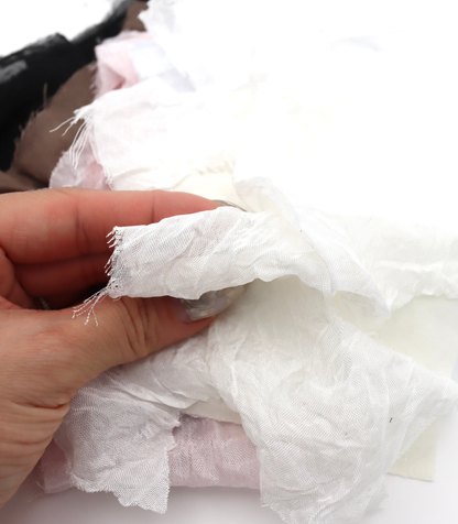 【25SS-211】ドットドッキング二重織ストレッチちりめん　/0.5ｙあたり = ～945円