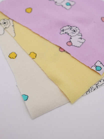 カラフルしっぽウサちゃんプリント・綿ベア天竺｜152cm超広幅・PU5%混・ストレッチ・薄手・高意匠・低刺激｜ドッグウェア・子供服・ロンパース向き｜26SS-081【生地仕入れ代行卸】
