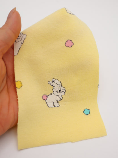 カラフルしっぽウサちゃんプリント・綿ベア天竺｜152cm超広幅・PU5%混・ストレッチ・薄手・高意匠・低刺激｜ドッグウェア・子供服・ロンパース向き｜26SS-081【生地仕入れ代行卸】