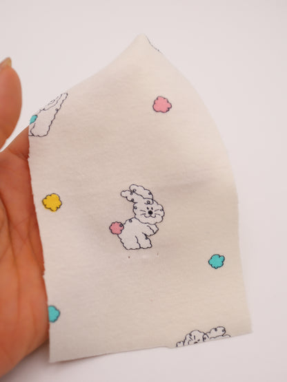 カラフルしっぽウサちゃんプリント・綿ベア天竺｜152cm超広幅・PU5%混・ストレッチ・薄手・高意匠・低刺激｜ドッグウェア・子供服・ロンパース向き｜26SS-081【生地仕入れ代行卸】