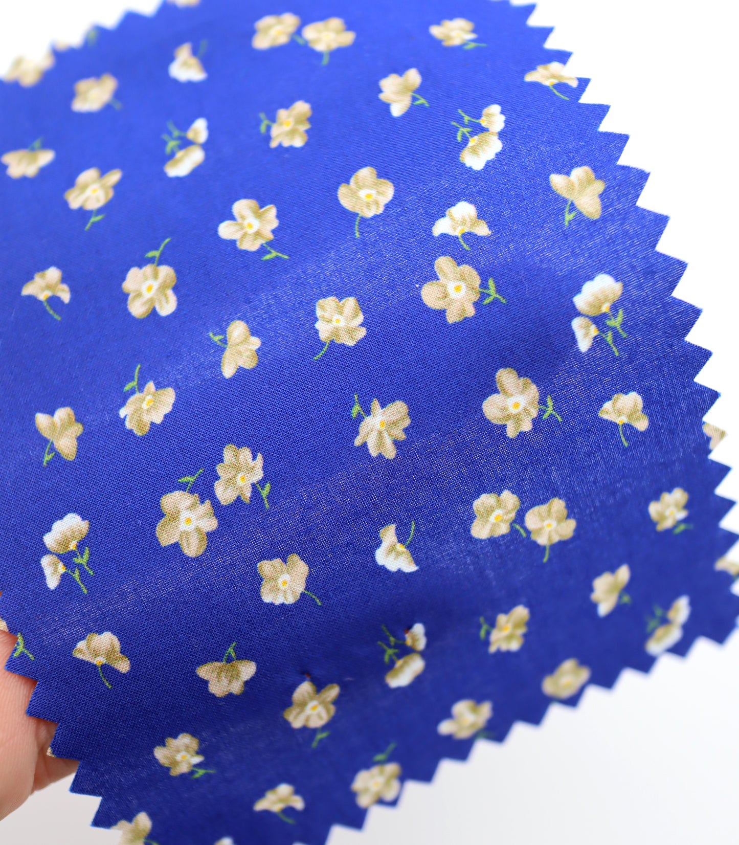 【25SS-232】小花柄プリント綿ローン　/0.5ｙあたり = ～715円