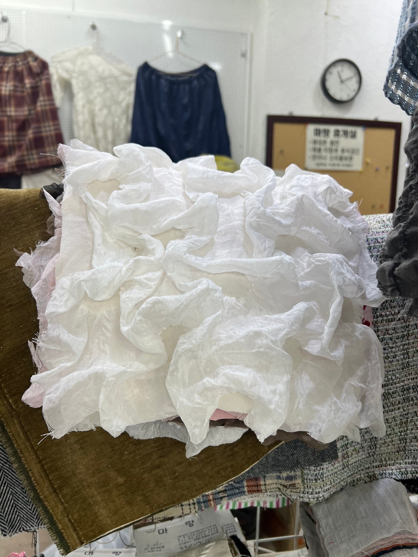 【25SS-211】ドットドッキング二重織ストレッチちりめん　/0.5ｙあたり = ～945円