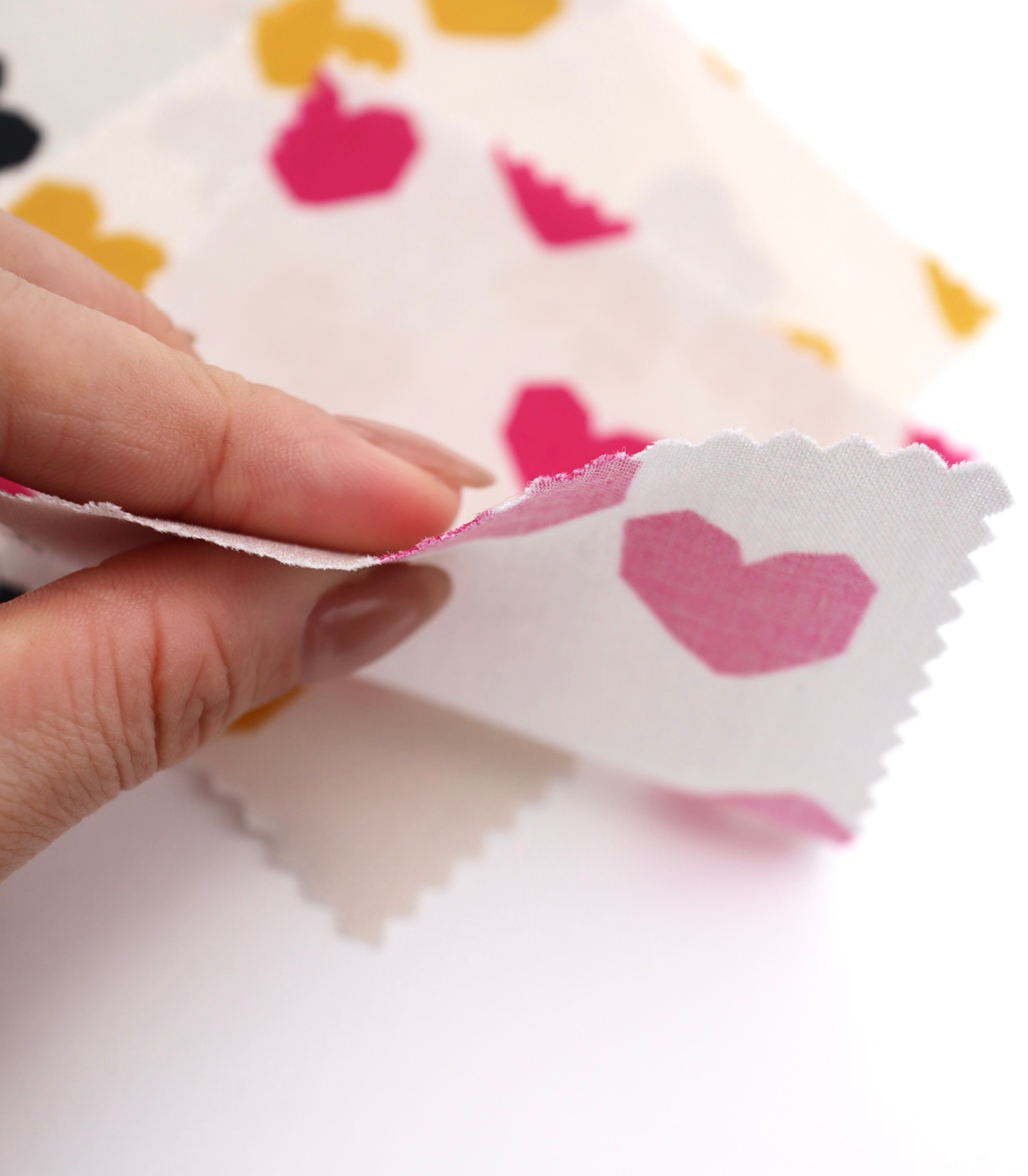 【25SS-046】ブロックハートプリント綿ローン　/0.5ｙあたり=～825円