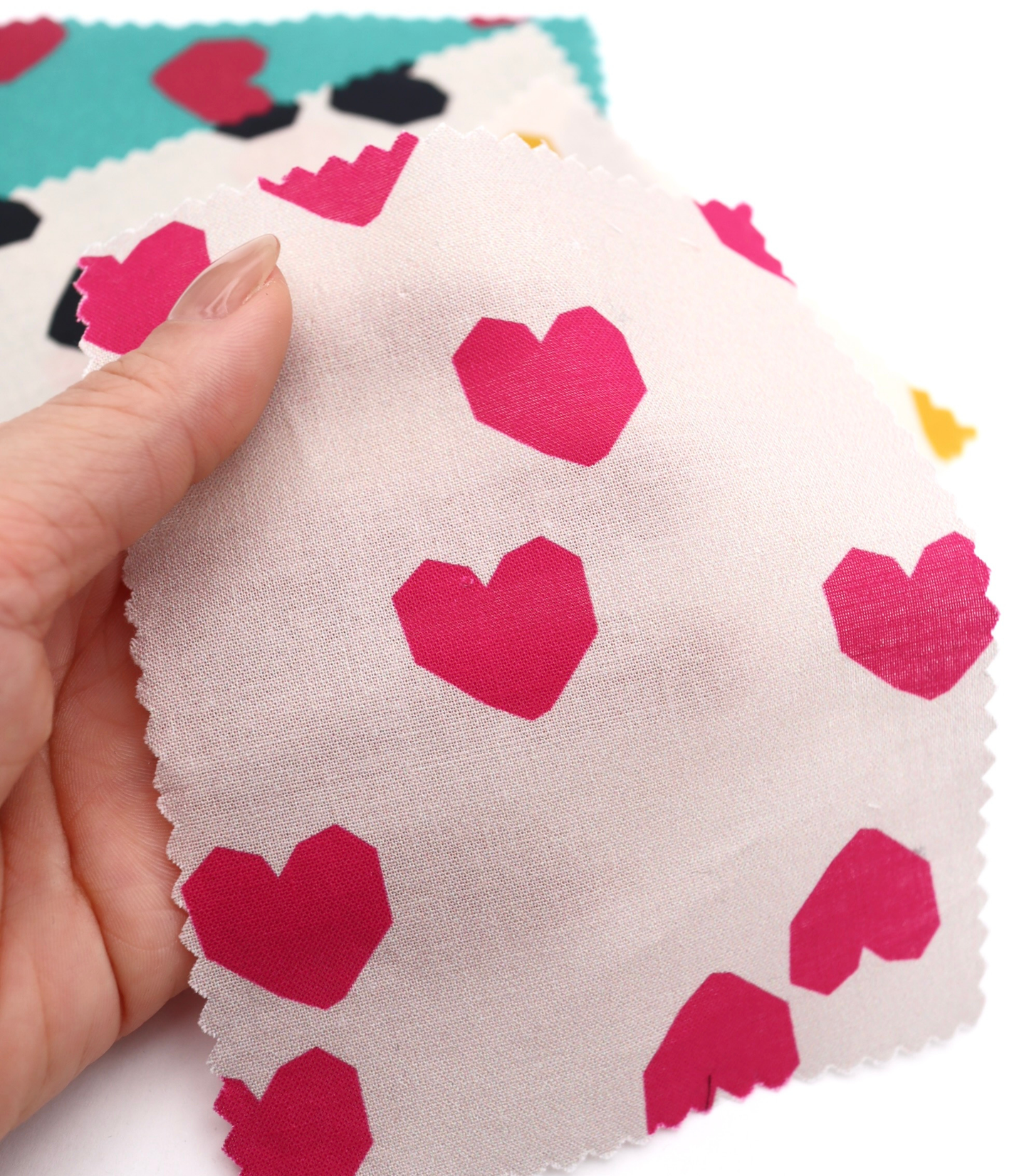 【25SS-046】ブロックハートプリント綿ローン　/0.5ｙあたり=～825円