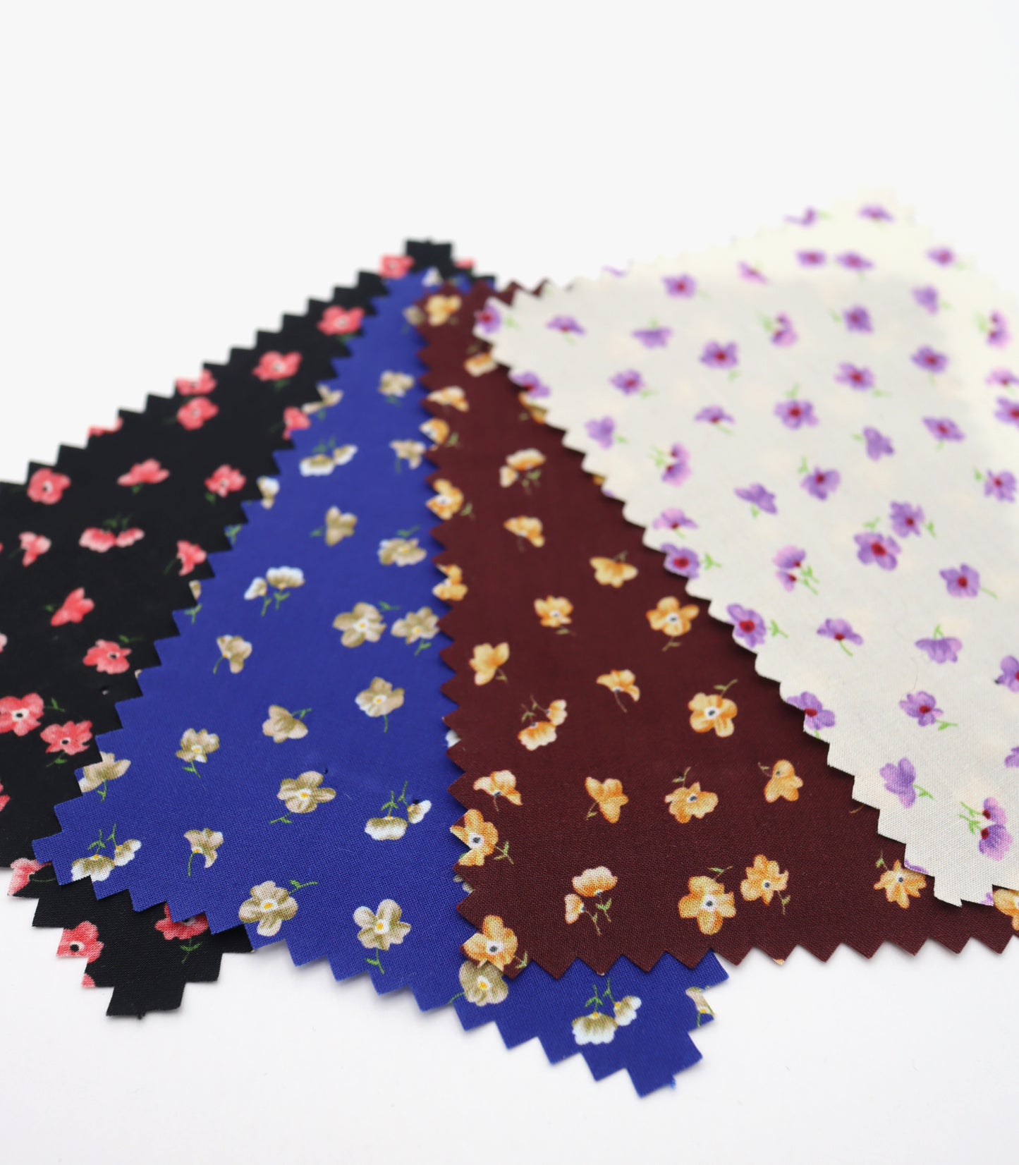 【25SS-232】小花柄プリント綿ローン　/0.5ｙあたり = ～715円