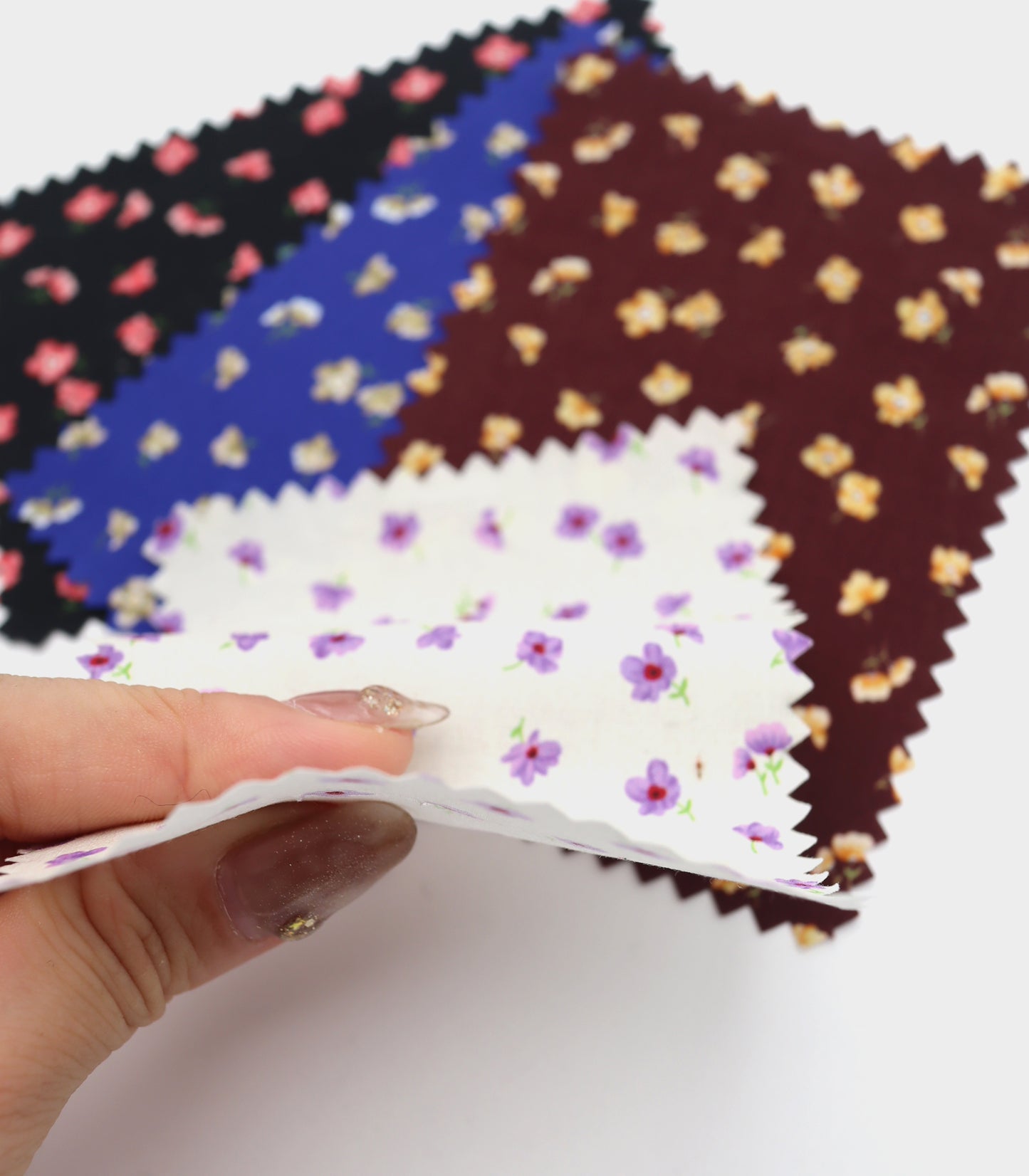 【25SS-232】小花柄プリント綿ローン　/0.5ｙあたり = ～715円