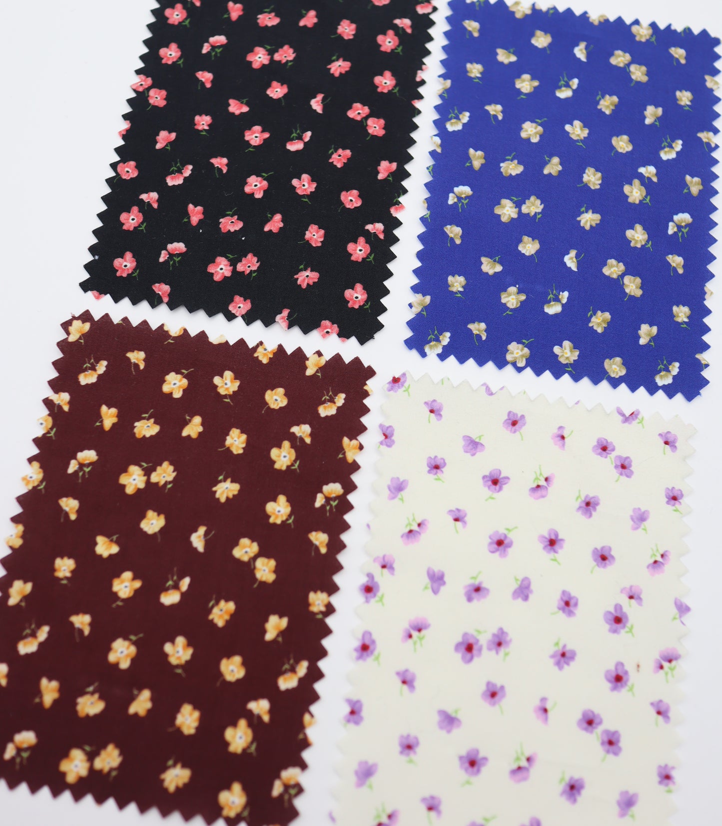 【25SS-232】小花柄プリント綿ローン　/0.5ｙあたり = ～715円