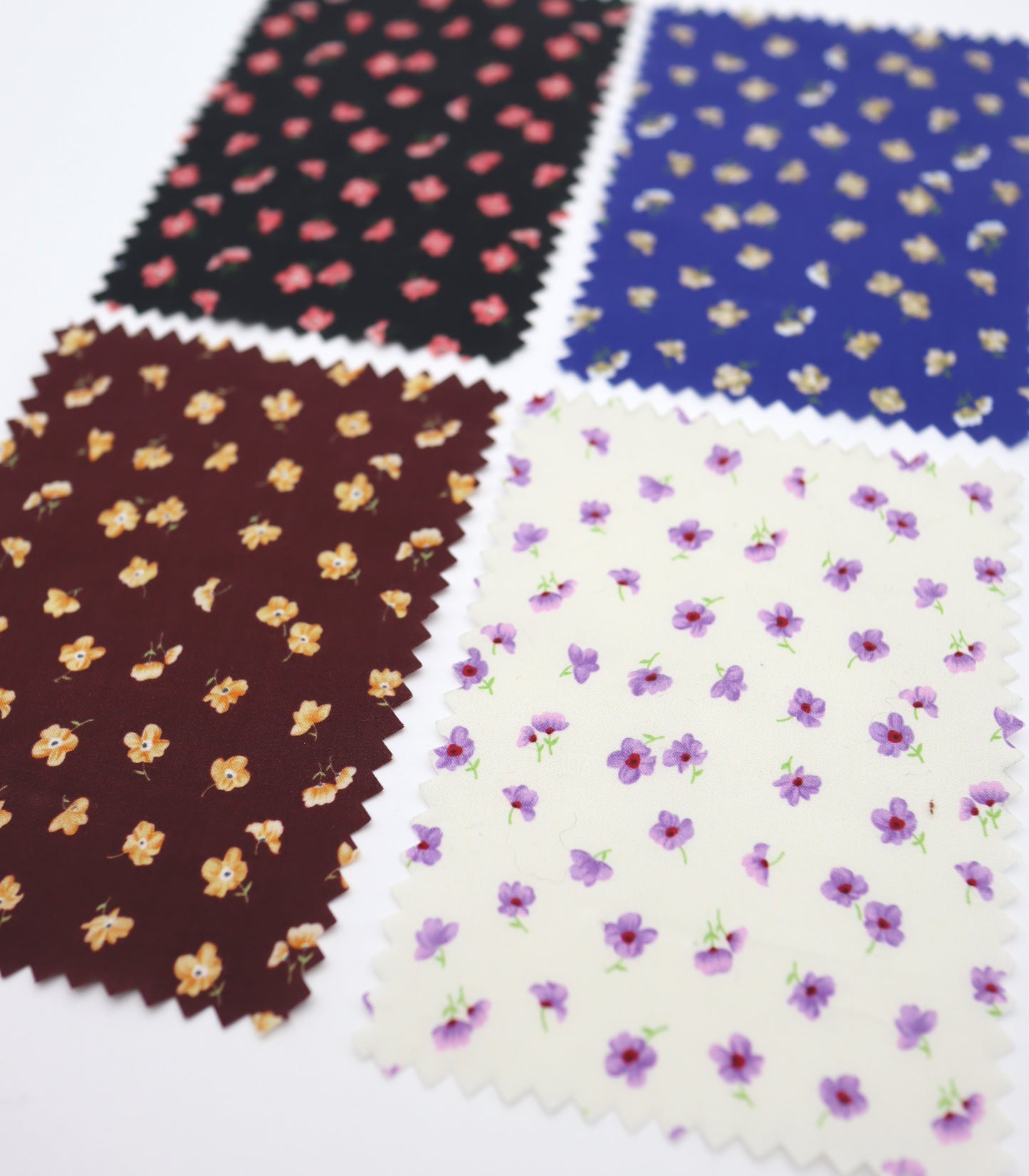 【25SS-232】小花柄プリント綿ローン　/0.5ｙあたり = ～715円