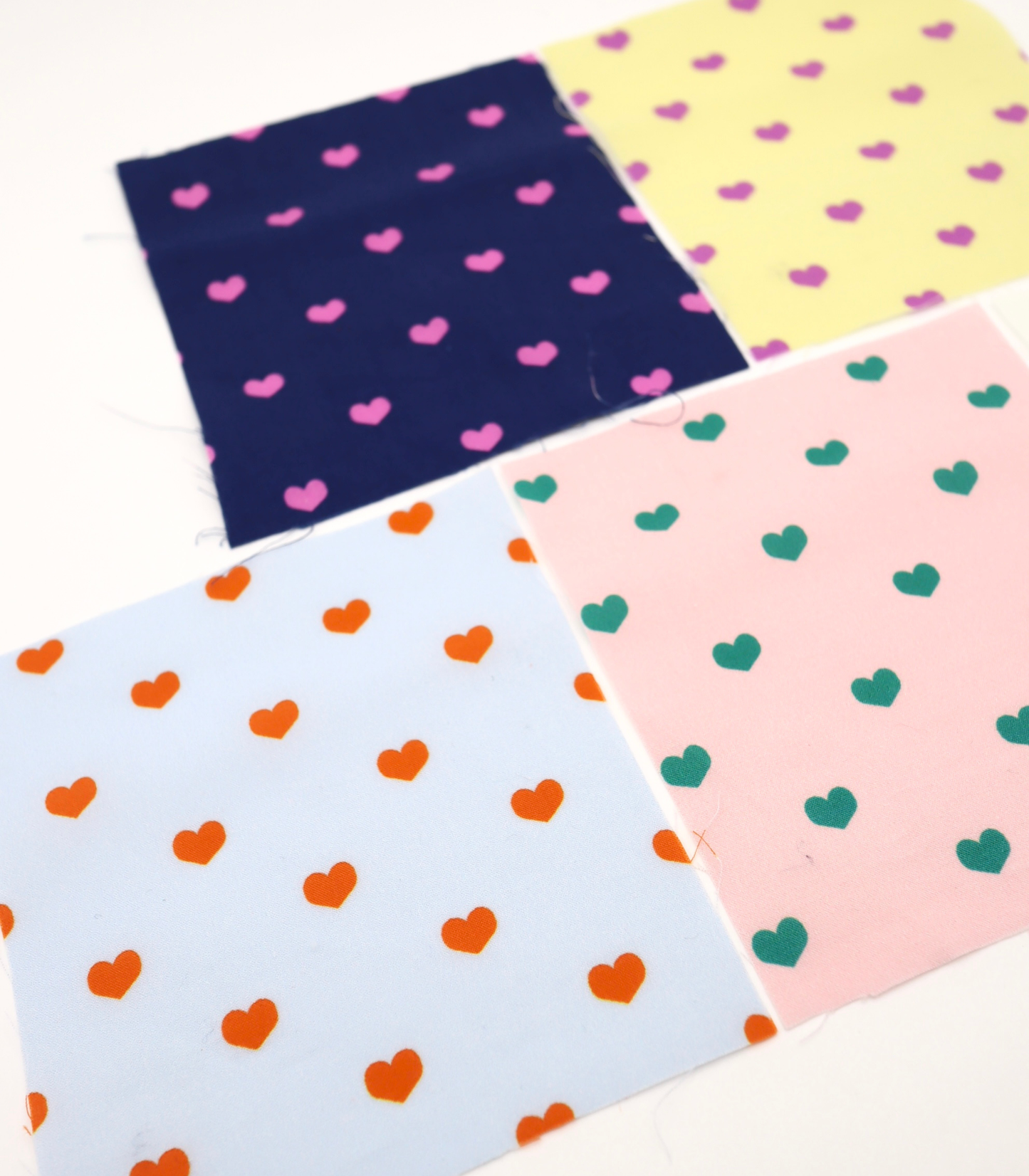 【25SS-049】プチハートプリント綿ローン　/0.5ｙあたり=～725円