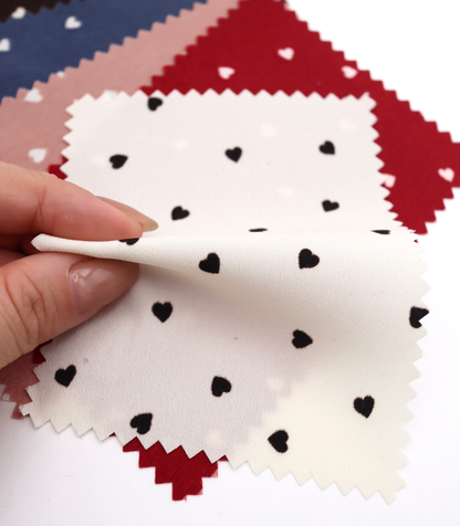 【25SS-048】プチハートプリントポリエステルデシン　/0.5ｙあたり=～765円