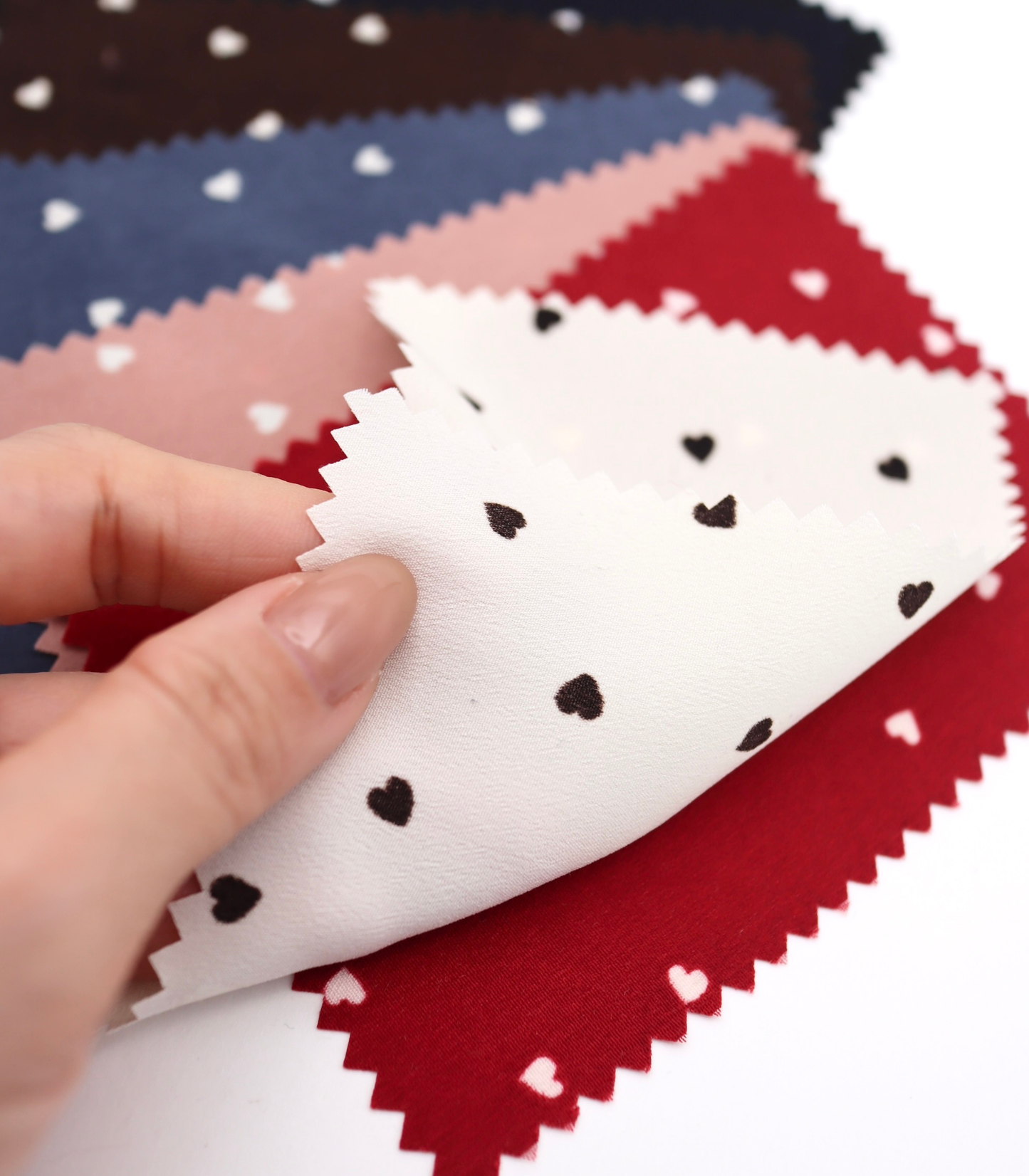 【25SS-048】プチハートプリントポリエステルデシン　/0.5ｙあたり=～765円