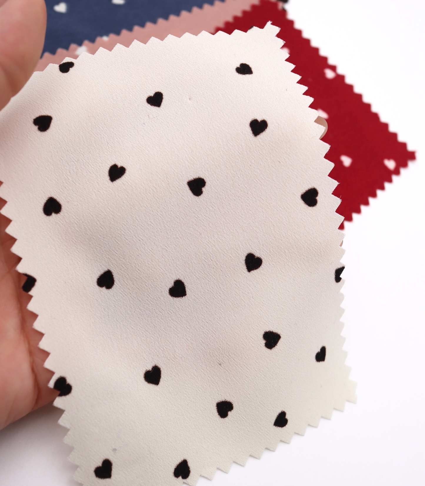 【25SS-048】プチハートプリントポリエステルデシン　/0.5ｙあたり=～765円