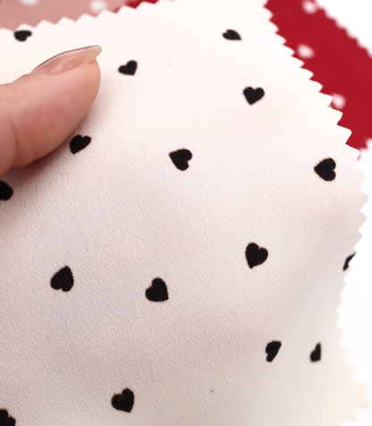 【25SS-048】プチハートプリントポリエステルデシン　/0.5ｙあたり=～765円