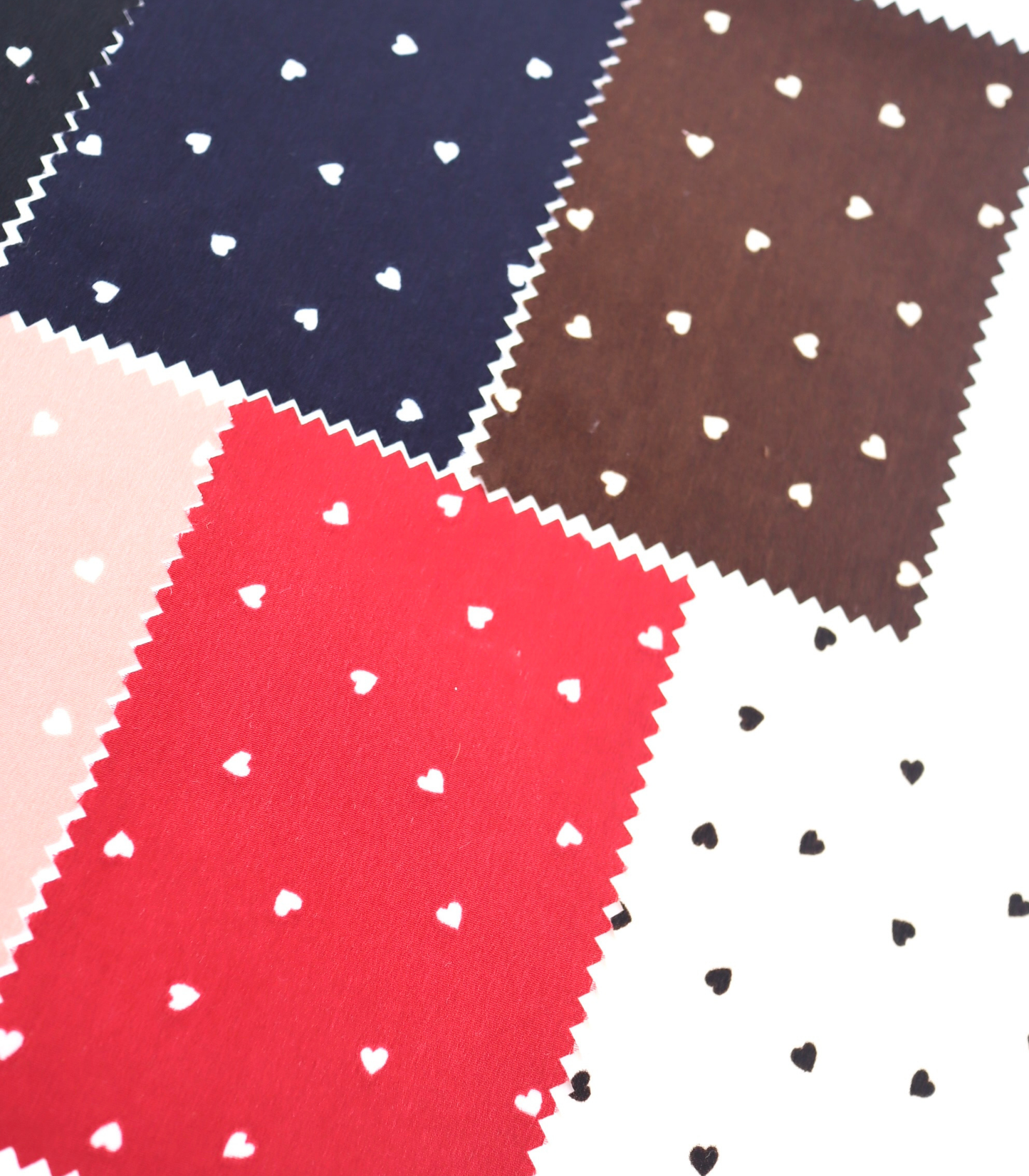 【25SS-048】プチハートプリントポリエステルデシン　/0.5ｙあたり=～765円