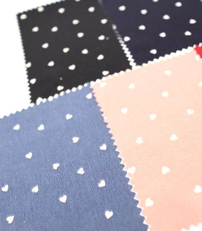 【25SS-048】プチハートプリントポリエステルデシン　/0.5ｙあたり=～765円