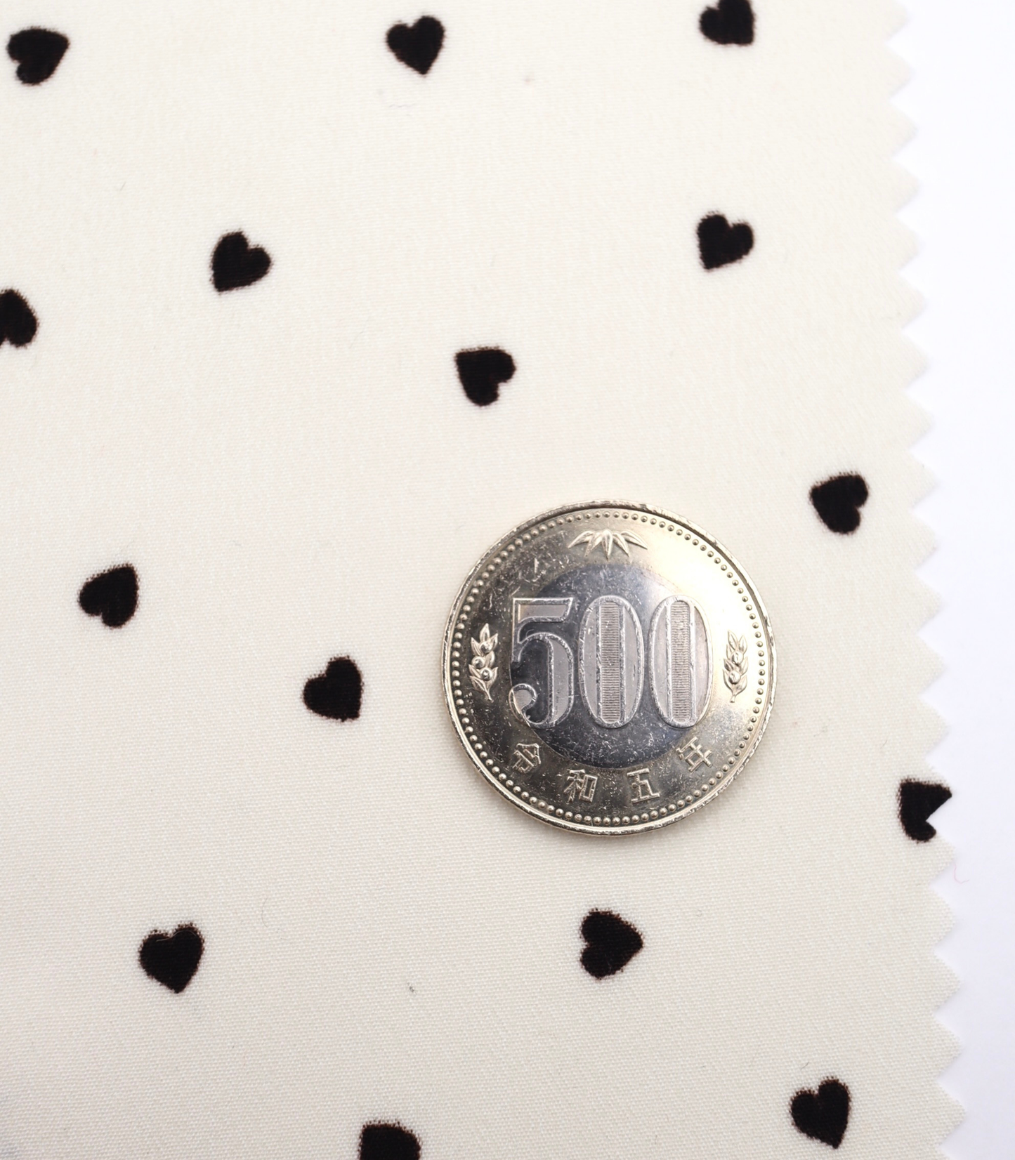 【25SS-048】プチハートプリントポリエステルデシン　/0.5ｙあたり=～765円