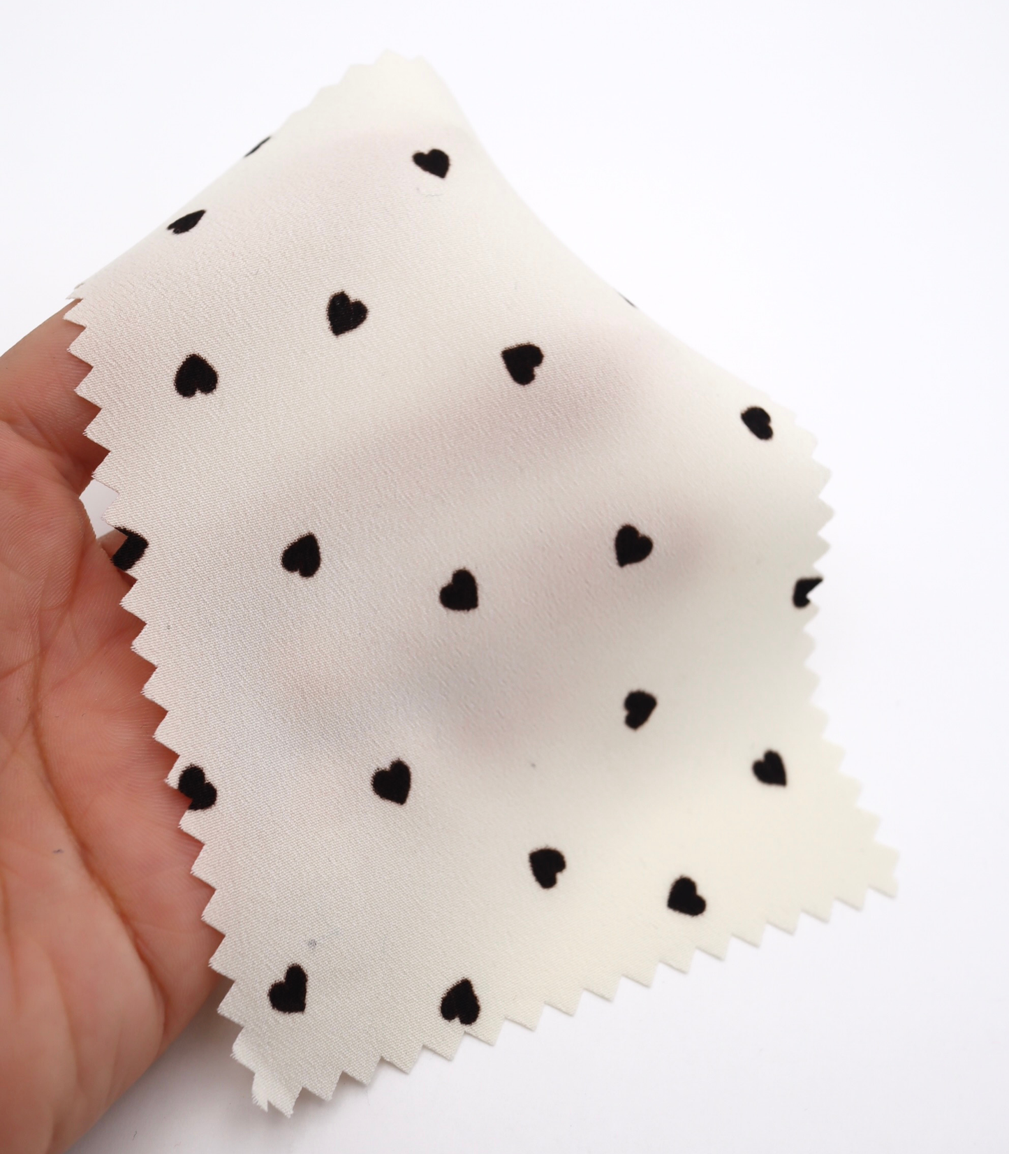 【25SS-048】プチハートプリントポリエステルデシン　/0.5ｙあたり=～765円