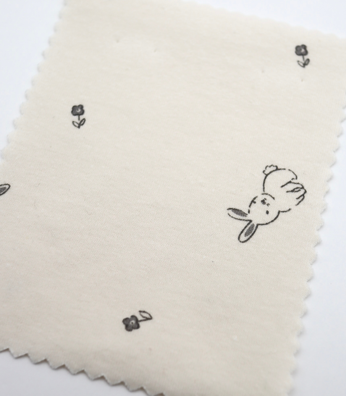 【25SS-203】うさちゃん×フラワープリントフライス　/0.5ｙあたり = ～920円