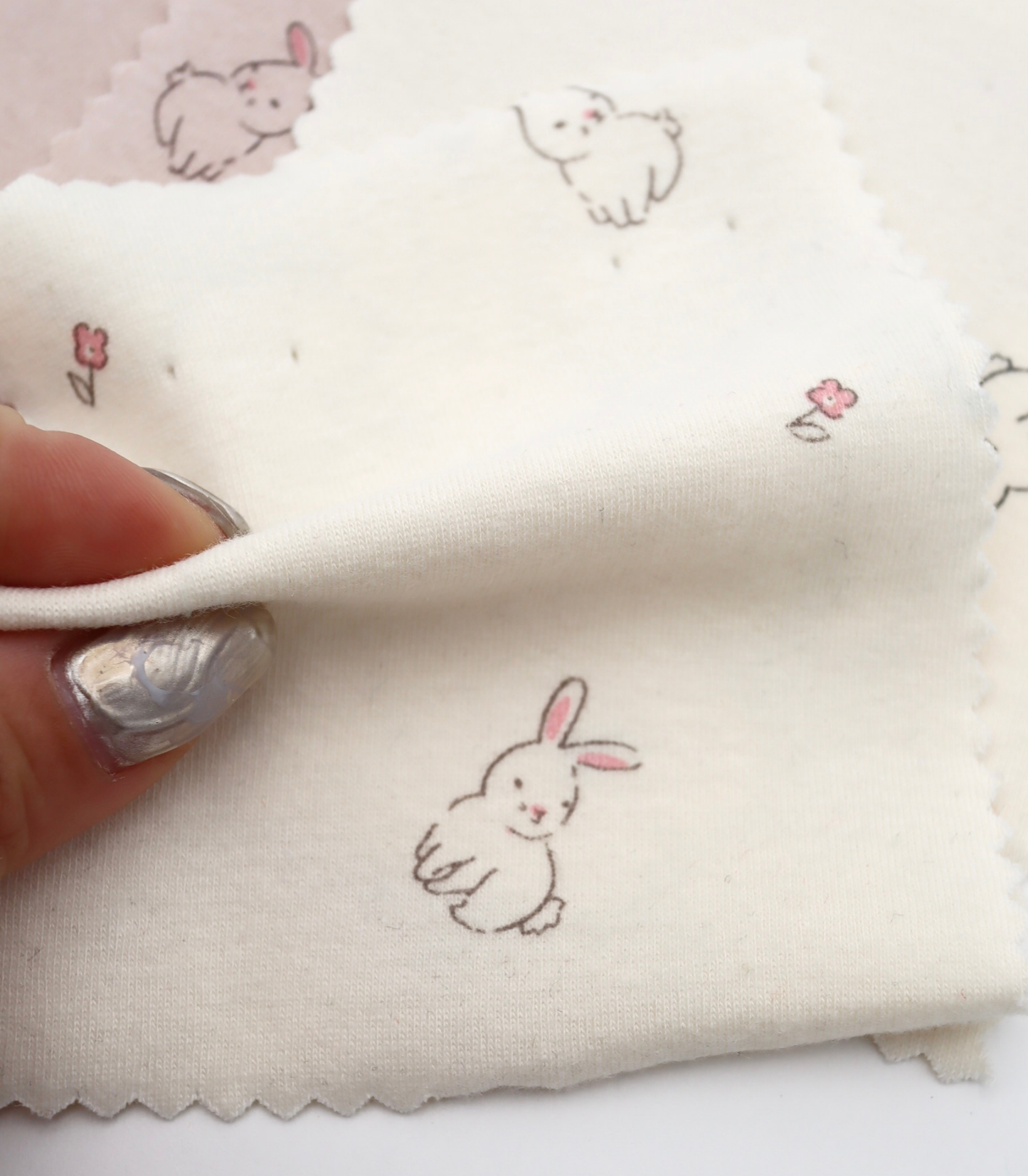 【25SS-203】うさちゃん×フラワープリントフライス　/0.5ｙあたり = ～920円