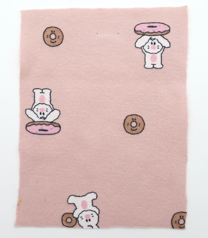 【25SS-202】ドーナッツラバーうさちゃんプリントフライス　/0.5ｙあたり = ～ 900円