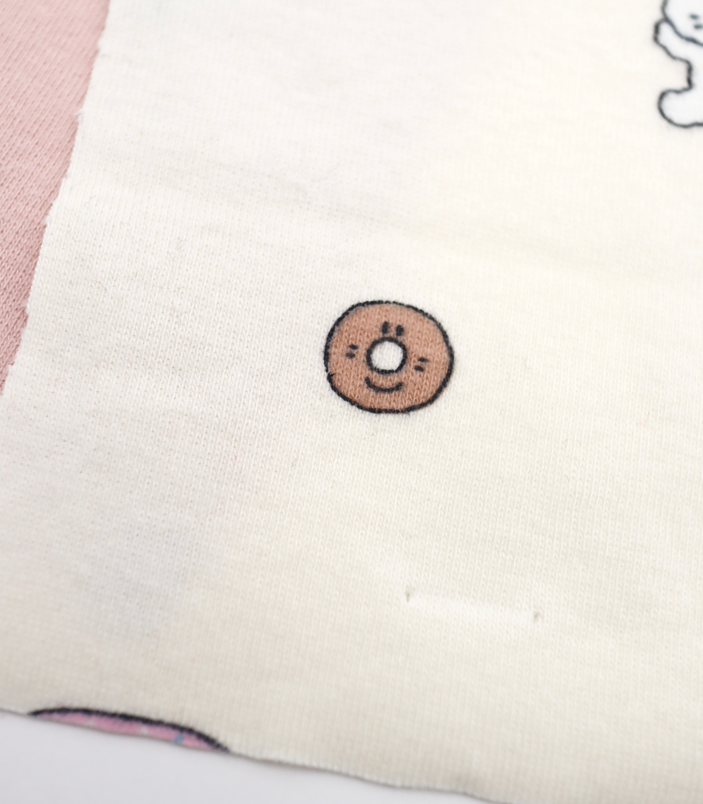 【25SS-202】ドーナッツラバーうさちゃんプリントフライス　/0.5ｙあたり = ～ 900円