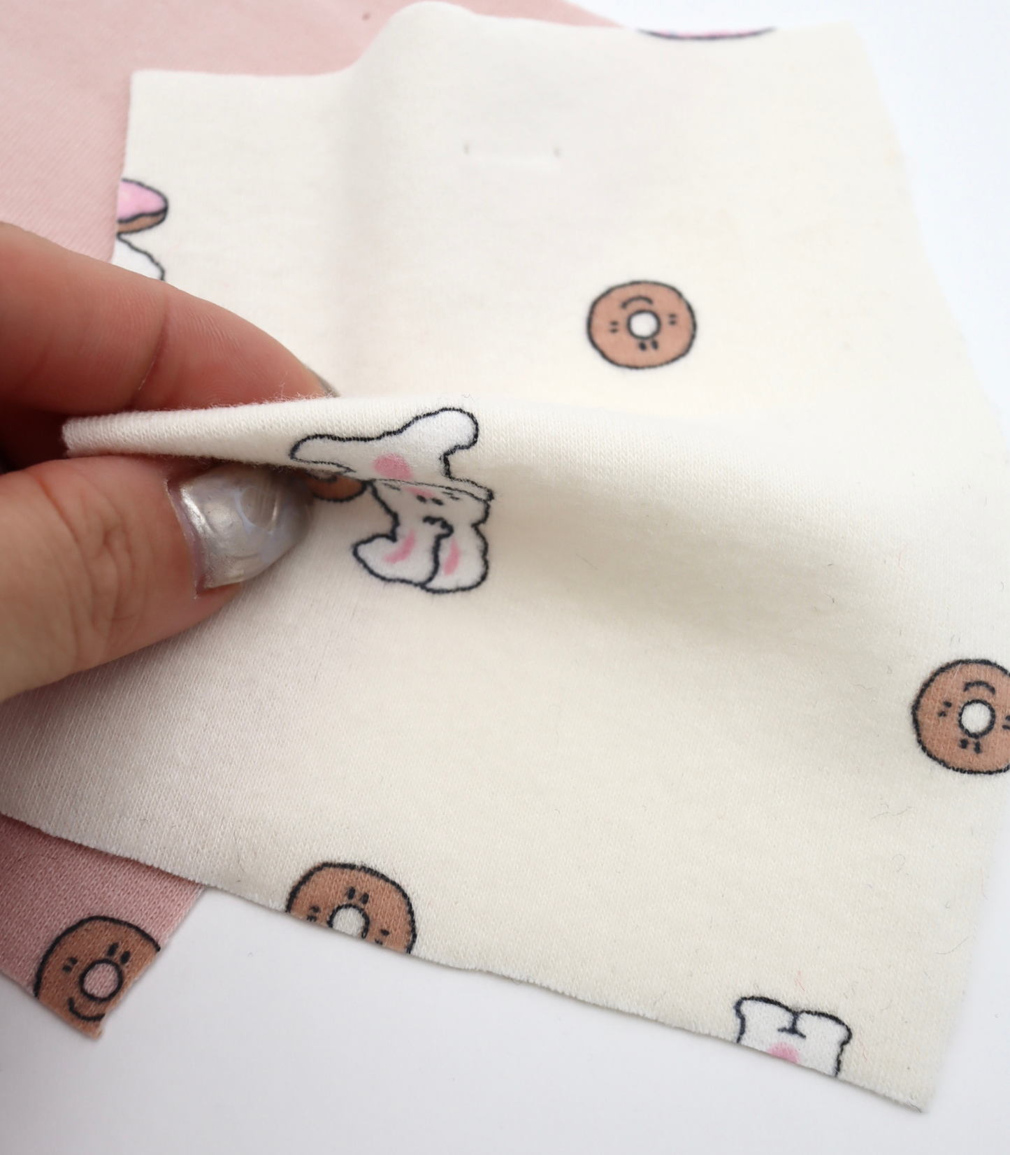 【25SS-202】ドーナッツラバーうさちゃんプリントフライス　/0.5ｙあたり = ～ 900円