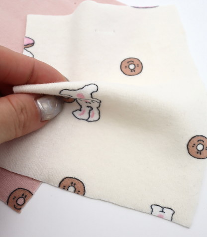 【25SS-202】ドーナッツラバーうさちゃんプリントフライス　/0.5ｙあたり = ～ 900円