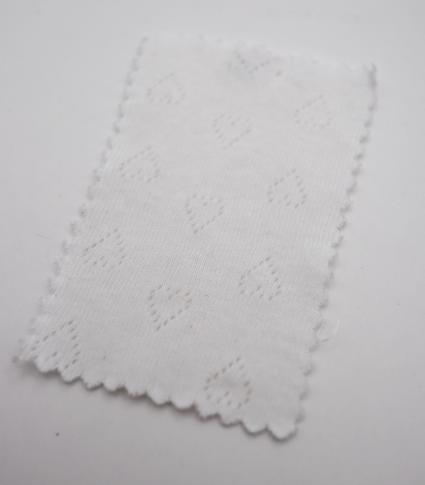 【25SS-032】ハート柄針抜きフライス　/0.5ｙあたり=～655円