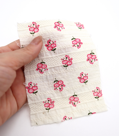 【25SS-445】小花柄プリント綿ローンボーダージャガード　/0.5ｙあたり=～840円